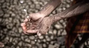 de gens âgés Ethiopiens en grande famine